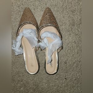 Shoedazzle size 10 gold slip ins
